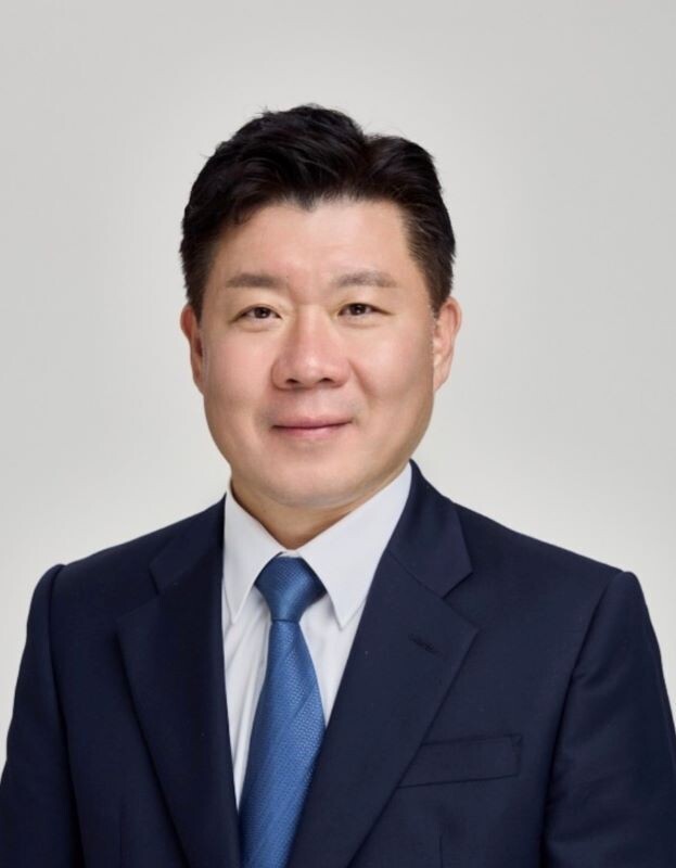 최승원 고양시장 민주당 예비 후보, 여론조사 1위 진입